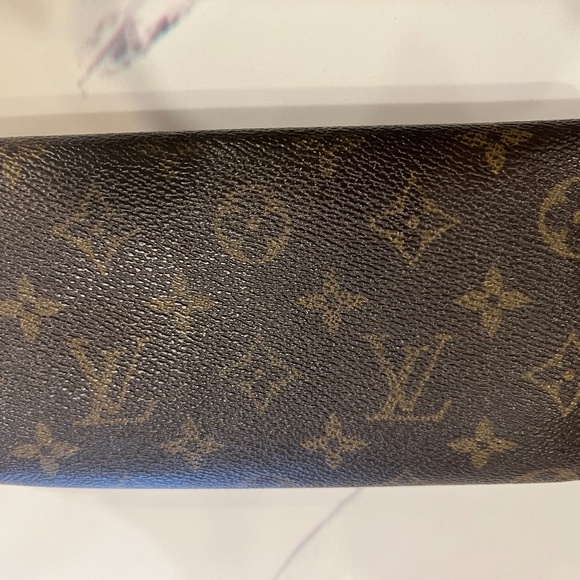 Authentic Louis Vuitton Long wallet with chain - Picture 2 of 9